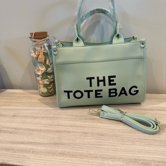 The Tote Bag - Mint Green UNBRANDED Make An Offer! - Picture 1 of 4